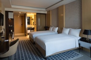 Ropa de cama de alta calidad, minibar, caja fuerte y escritorio