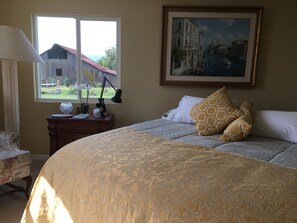 Premium bedding, rollaway beds, free WiFi, bed sheets - Makiivka Estate (Lakeport)