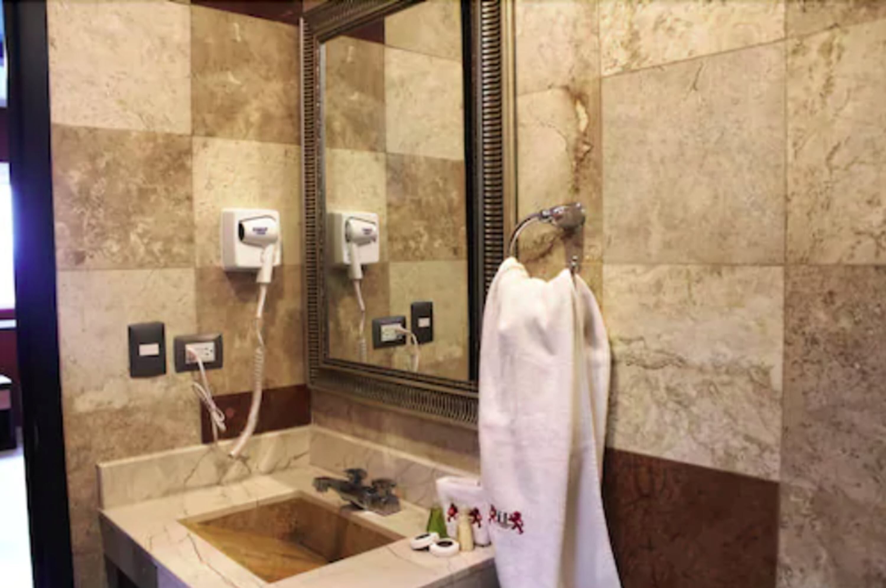 Photo - Hotel Leones