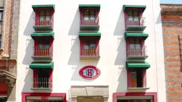 Vista frontal de la propiedad