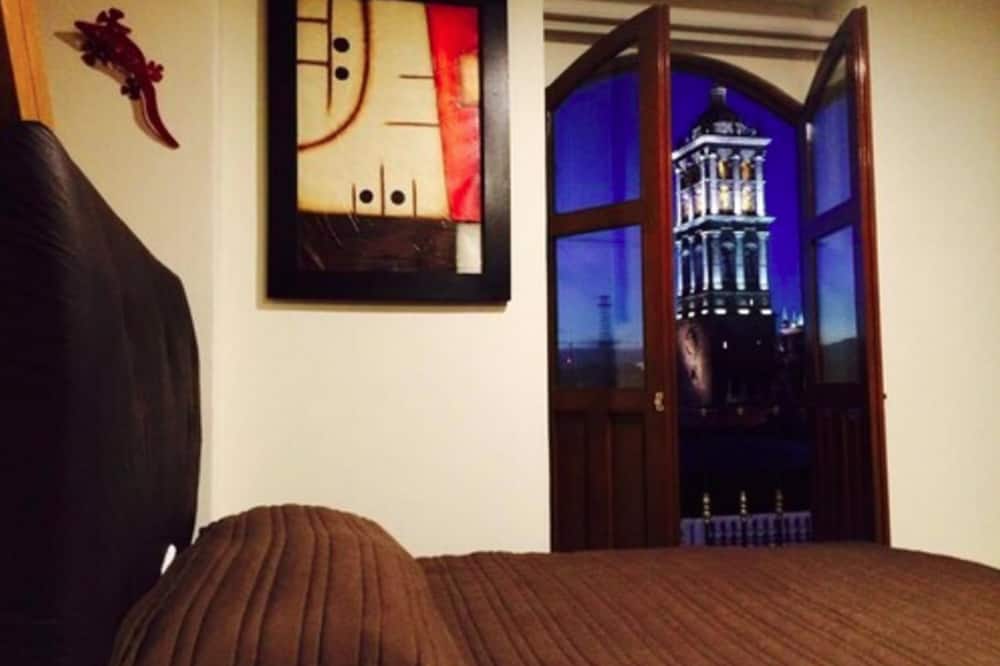 Hotel Leones