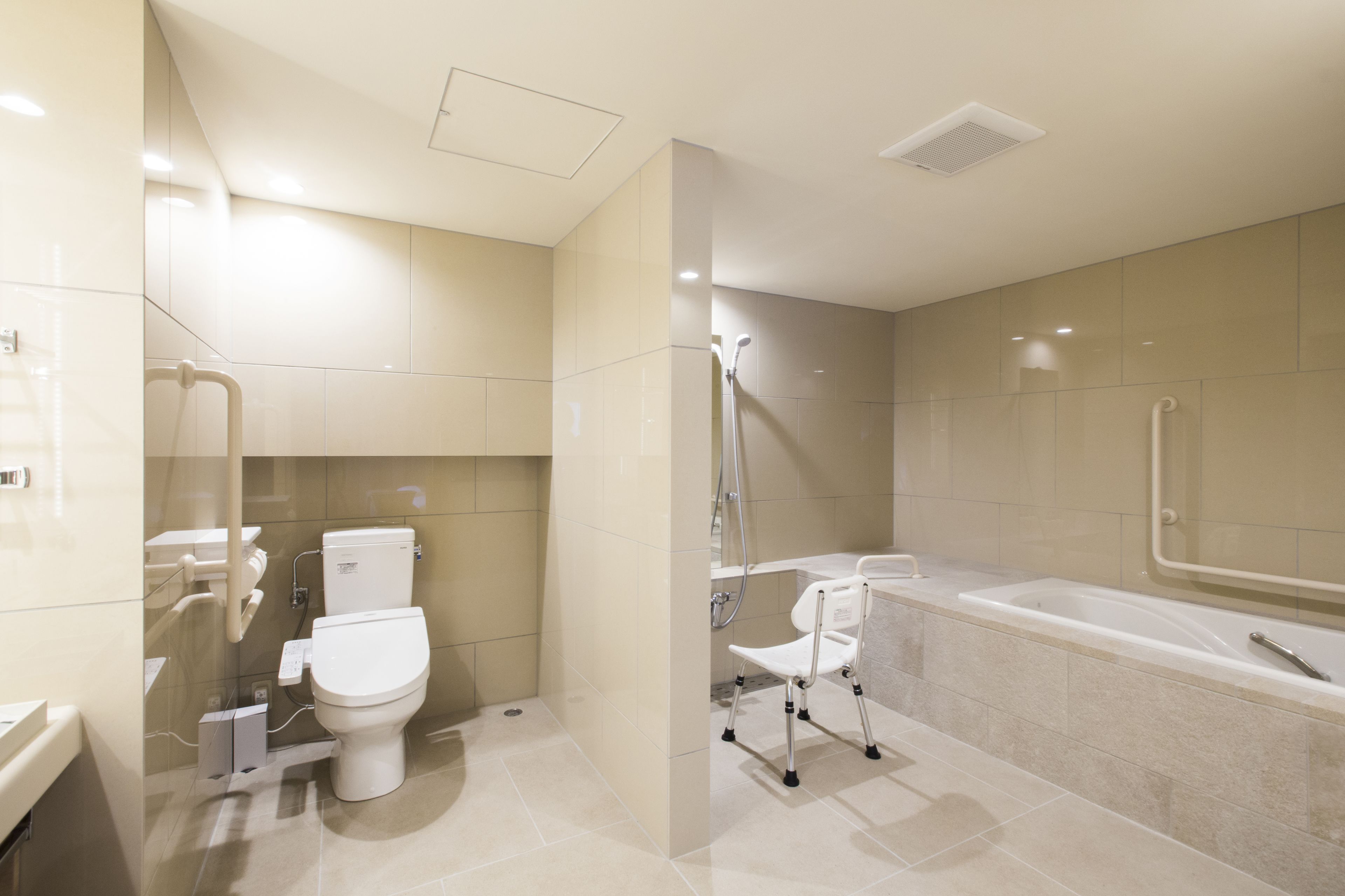 universal premium room, non smoking | bathroom amenities | free toiletries, hair dryer, slippers, bidet