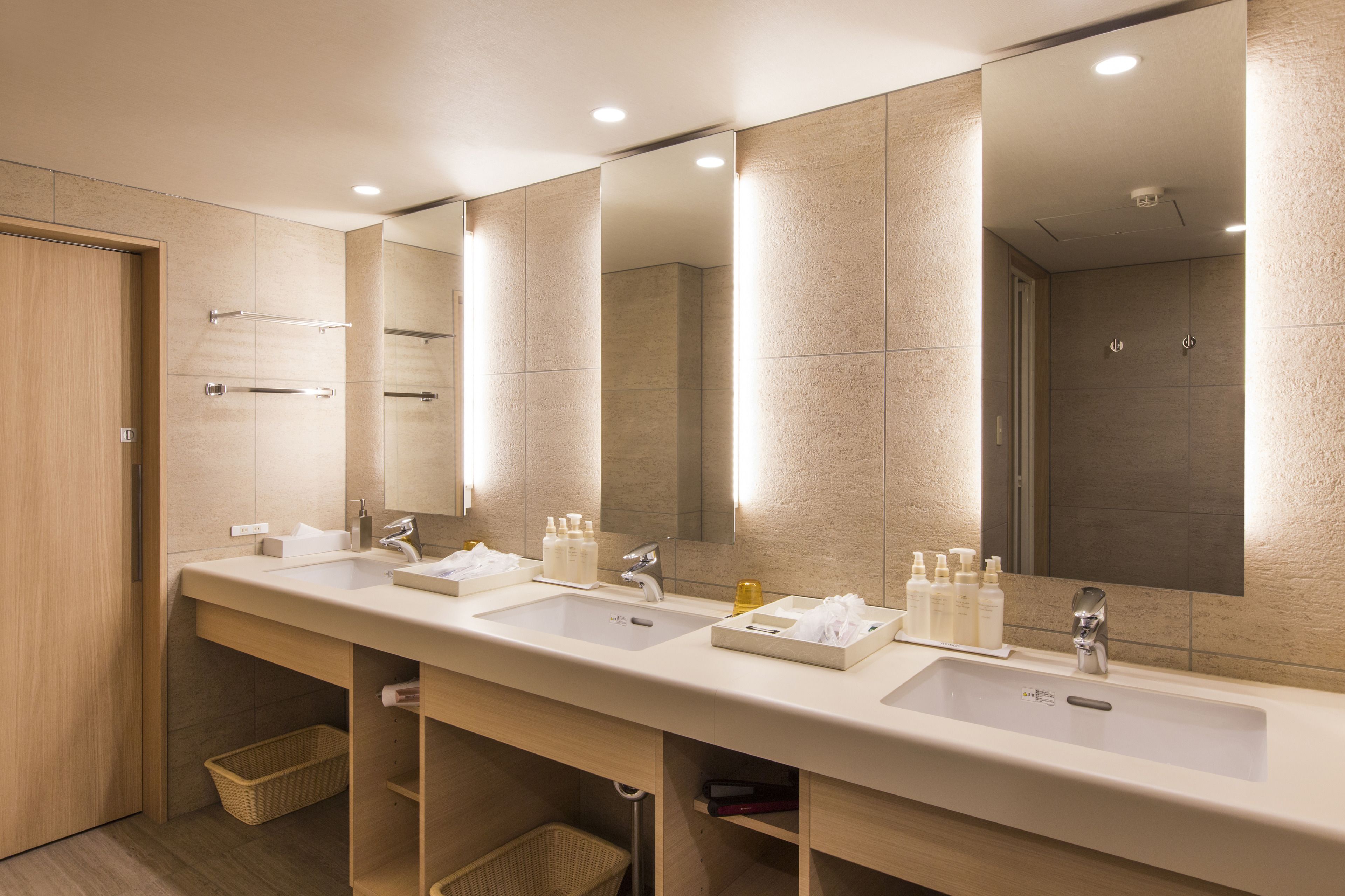 1 bedroom, in-room safe, desk, blackout curtains