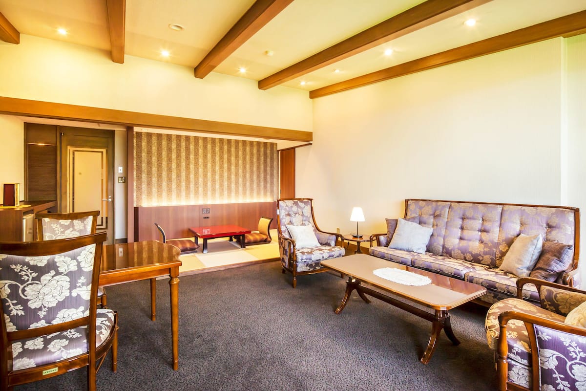 Luxury Suite with Private Open-Air Bath | Minibar, in-room safe, desk, blackout drapes