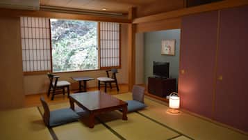 Traditional Room (Japanese-Style, 10 Tatami Matts) | In-room safe, free WiFi