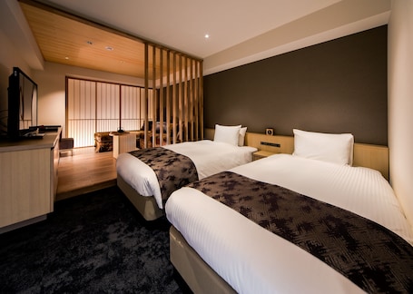 Down comforters, in-room safe, desk, laptop workspace. Daiwa Roynet Hotel Kyoto Ekimae PREMIER