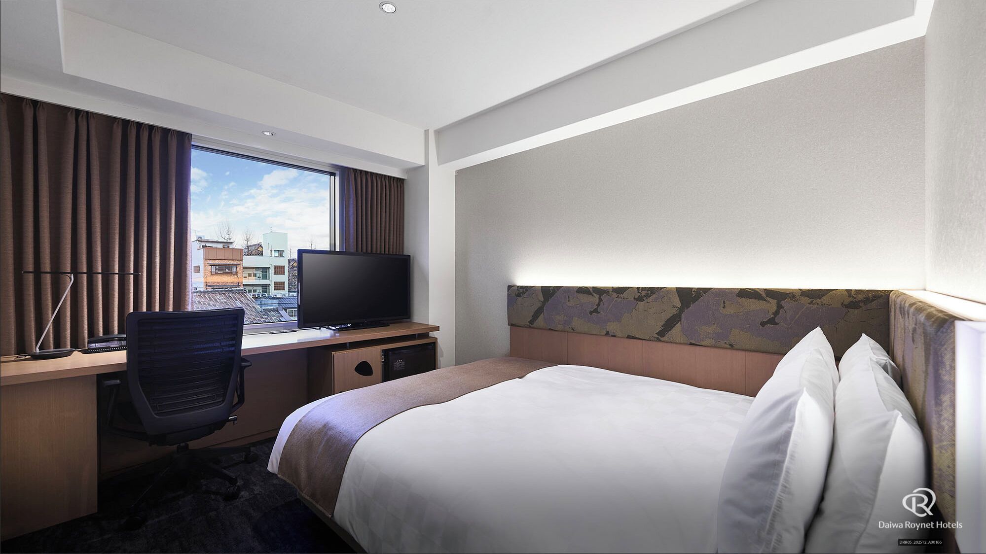 Dobbeltrom – standard, ikke-røyk (for 2 people) | Dundyner, safe på rommet, skrivebord og skrivebord for bærbar PC