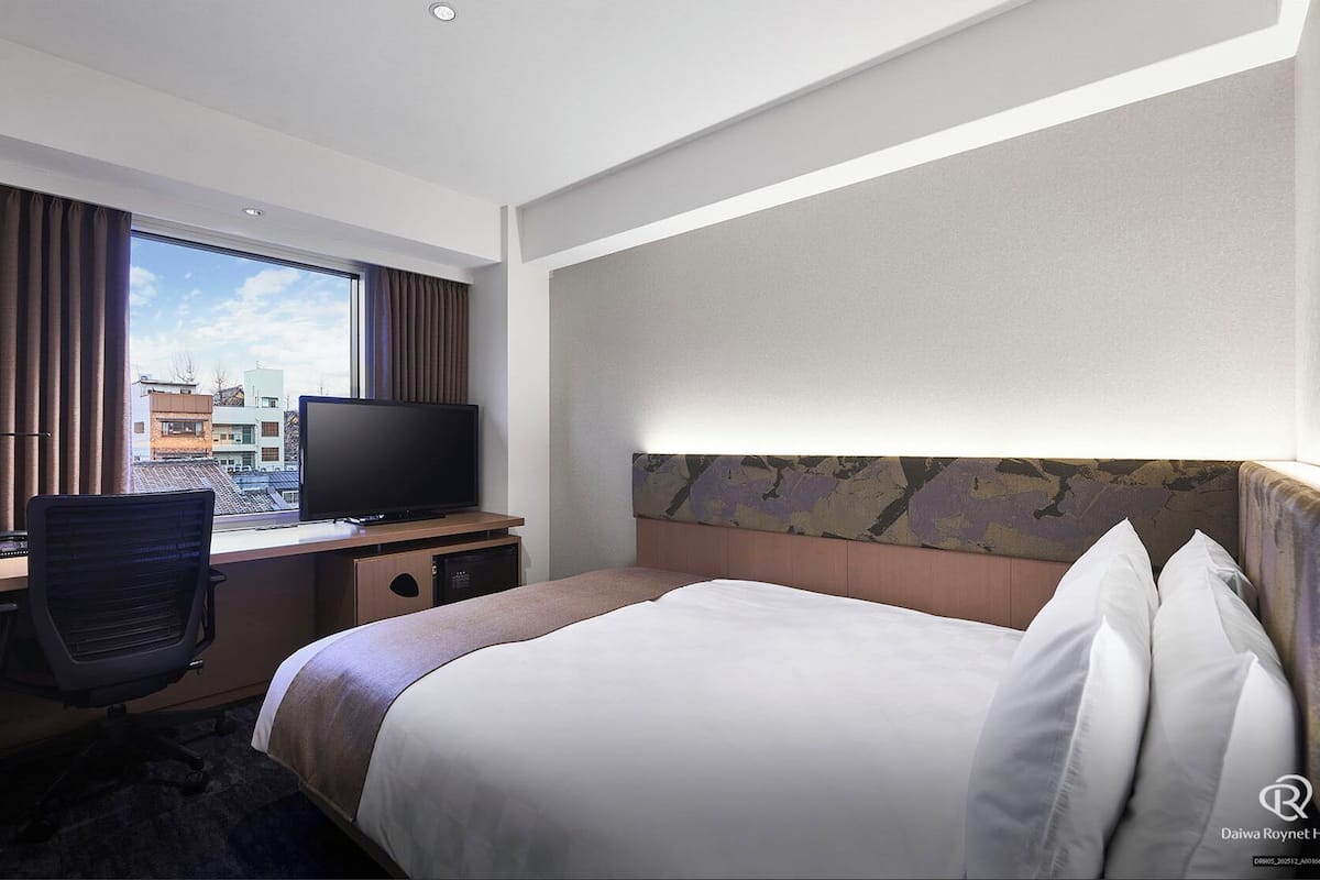 Dobbeltrom – standard, ikke-røyk (for 2 people) | Dundyner, safe på rommet, skrivebord og skrivebord for bærbar PC