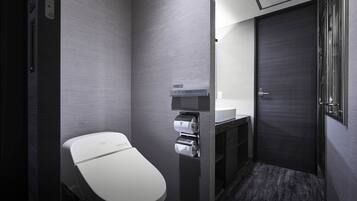 Executive Double Room Non Smoking | Down comforters, in-room safe, desk, laptop workspace
