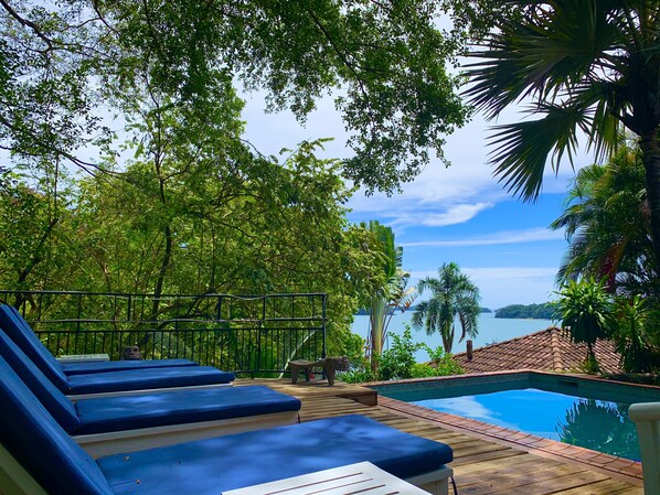 Außenpool, Liegestühle