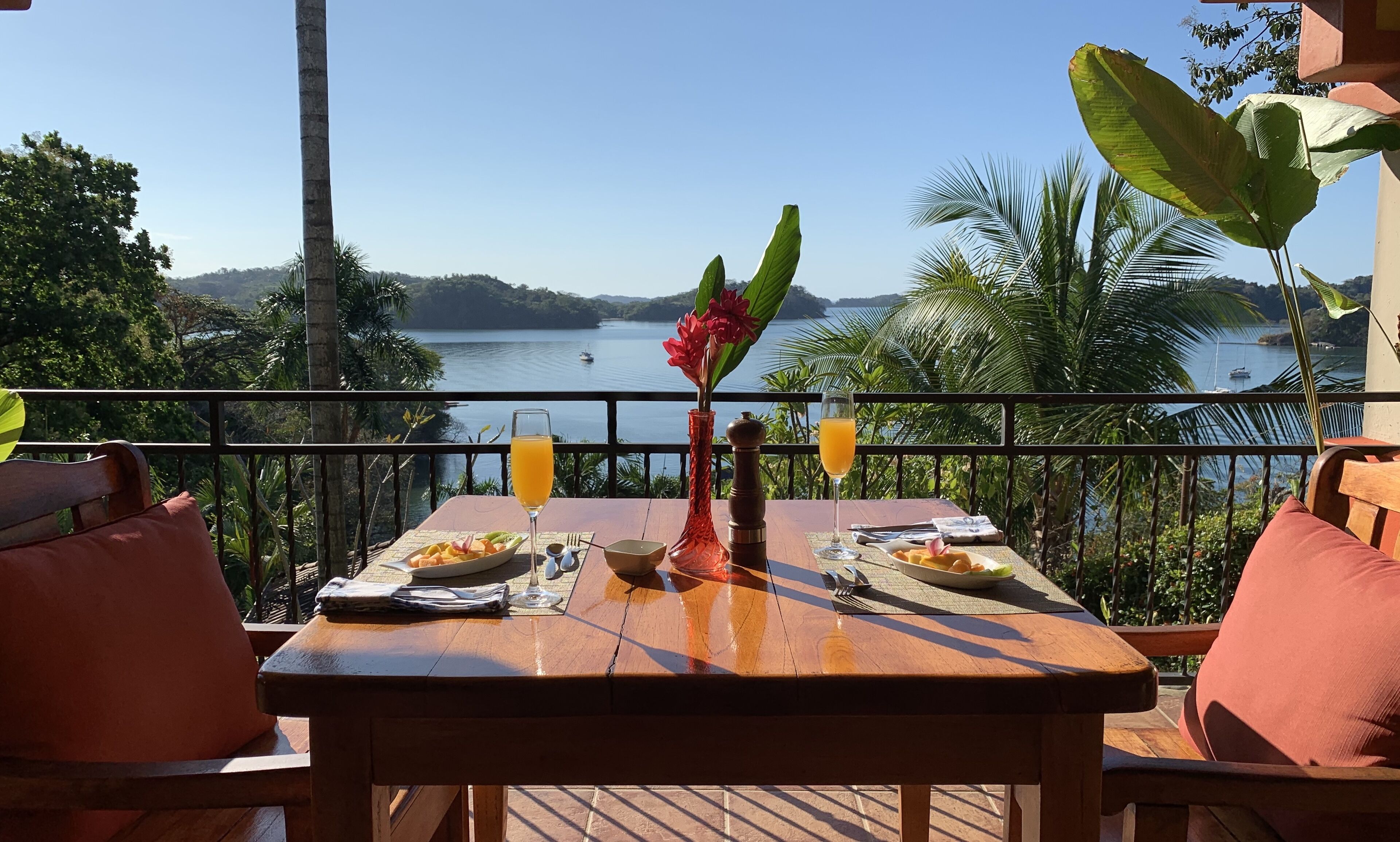 2 间餐厅，供应早餐、午餐和晚餐，国际美食