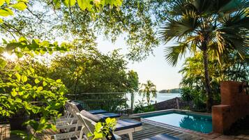 屋外プール、サンラウンジャー