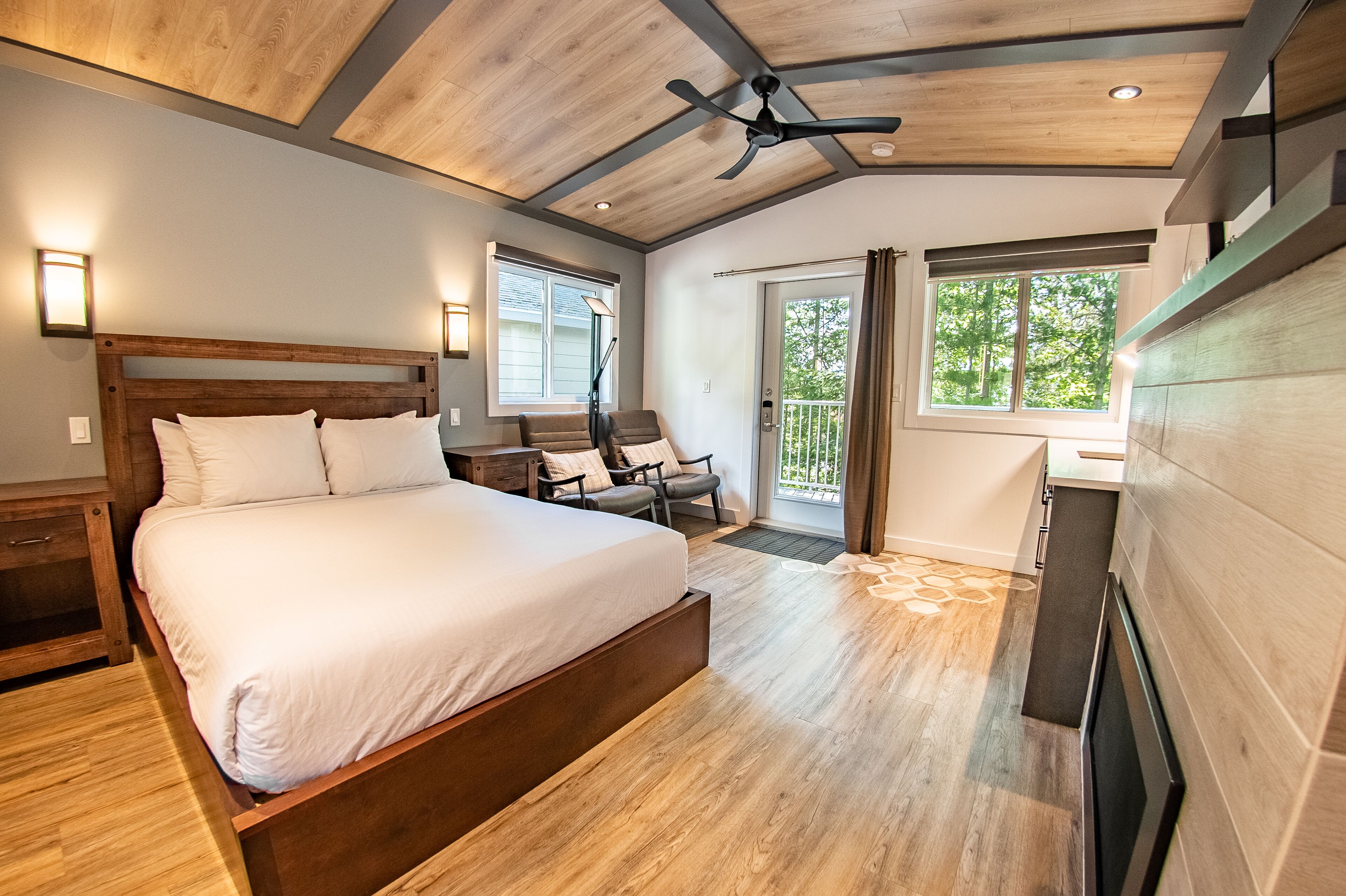 exclusive cabin | 1 bedroom, premium bedding, iron/ironing board, free wifi