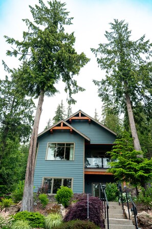 Luxury Chalet, 1 King Bed with Sofa bed | Terrace/patio - Halcyon Hot Springs Resort (Nakusp)