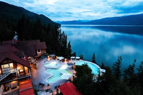 Exterior. Halcyon Hot Springs Resort