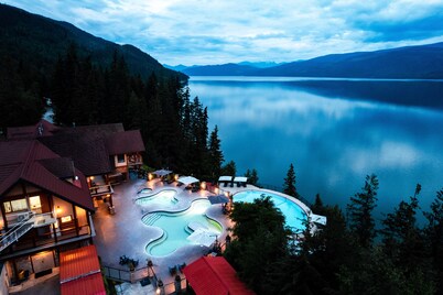 Halcyon Hot Springs Resort