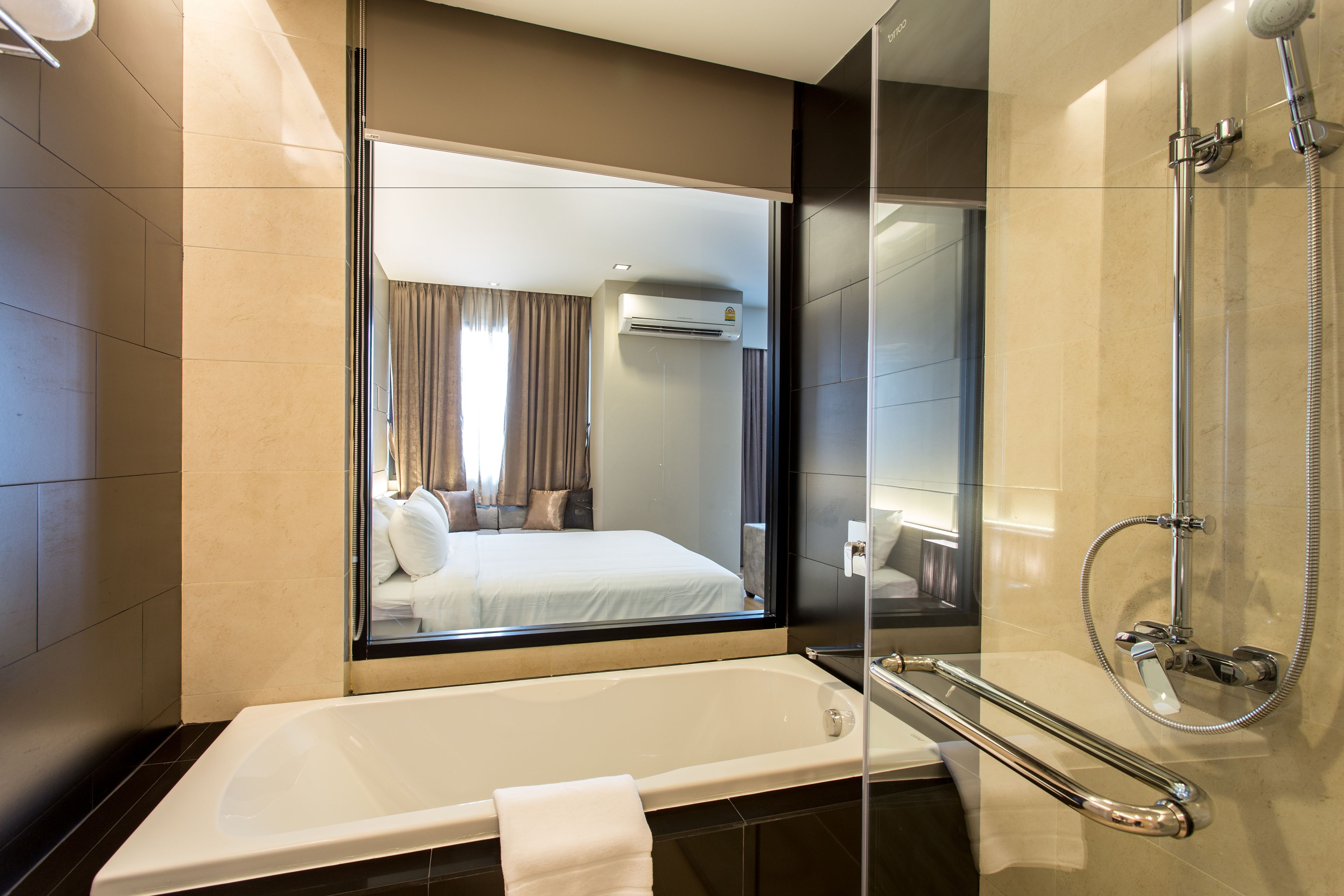 junior suite | bathroom | combined shower/bathtub, free toiletries, hair dryer, bathrobes