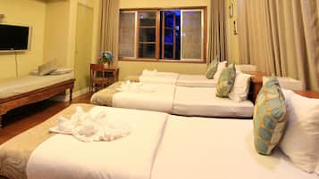 Family Suite ( 105 ) | In-room safe, desk, iron/ironing board, free WiFi