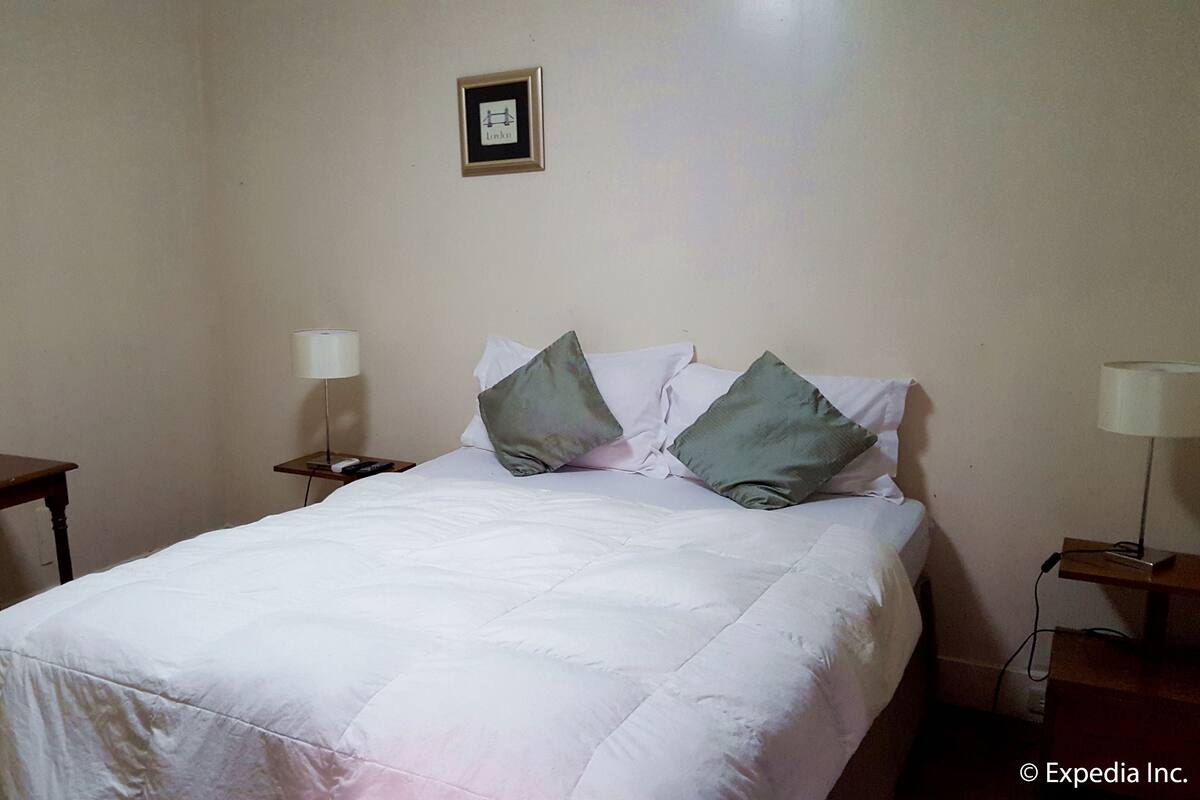 Superior Room, Shared Bathroom ( 102 ) | In-room safe, desk, iron/ironing board, WiFi (free)