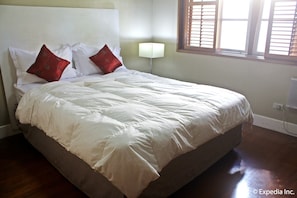 Deluxe Room, 1 Queen Bed ( 103 )