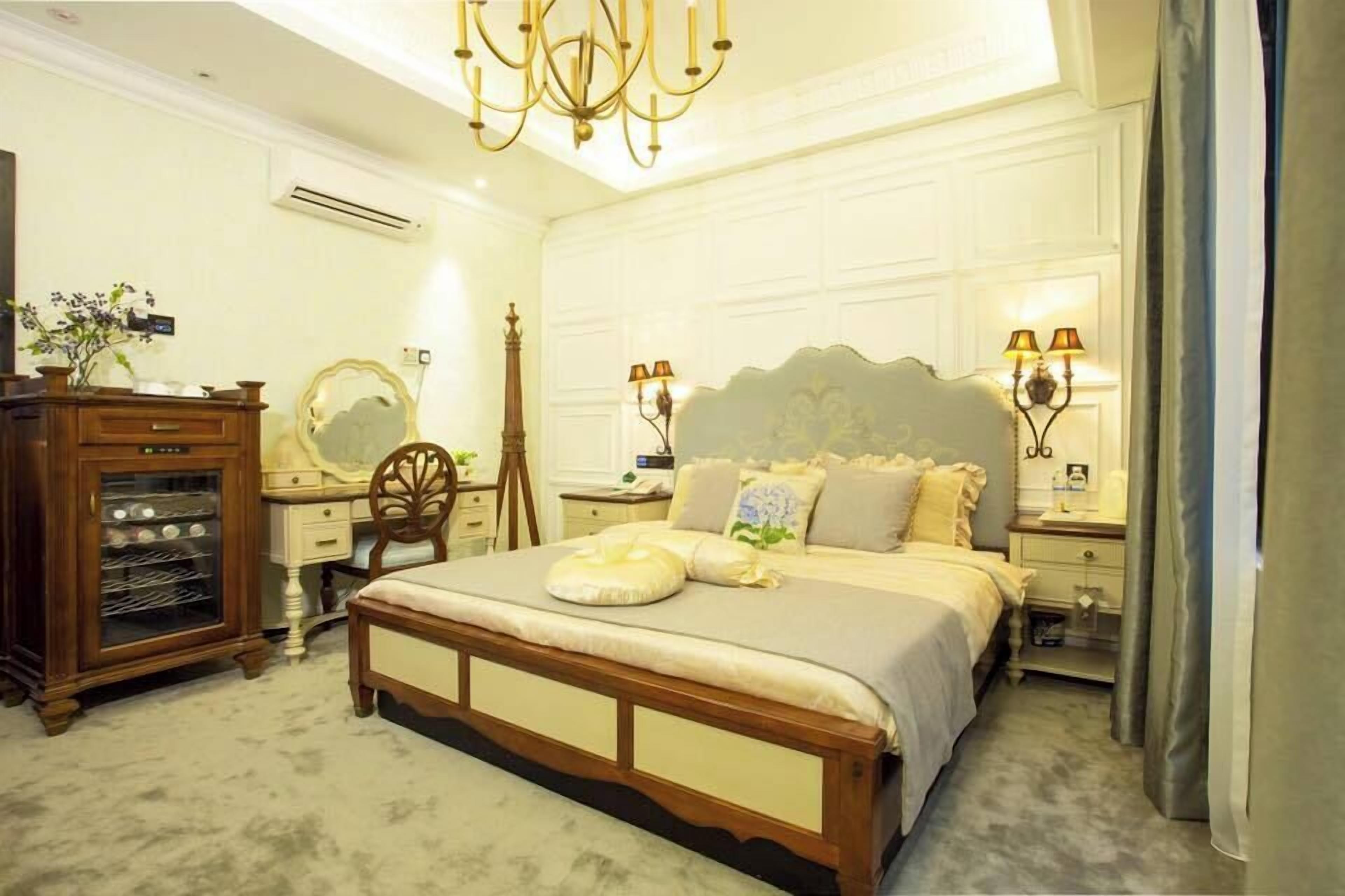 suite room | in-room safe, desk, iron/ironing board, free wifi