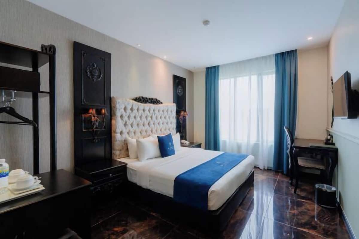 In-room safe, desk, iron/ironing board, free WiFi