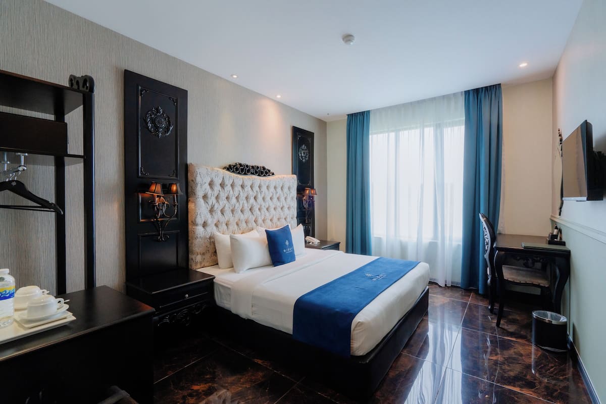 Executive King | In-room safe, desk, iron/ironing board, free WiFi