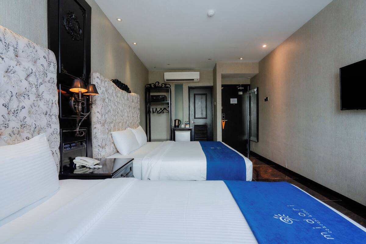 deluxe triple | in-room safe, desk, iron/ironing board, free wifi