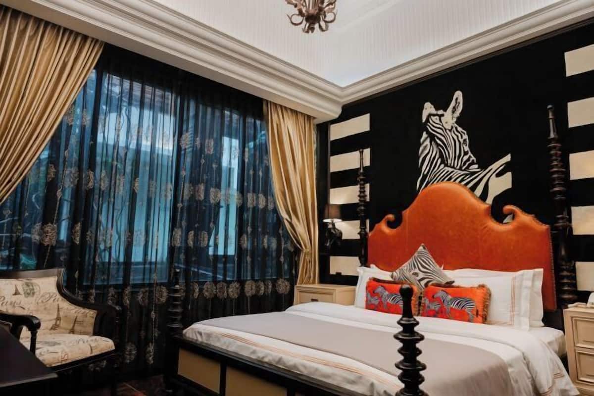 In-room safe, desk, iron/ironing board (on request), WiFi (free)