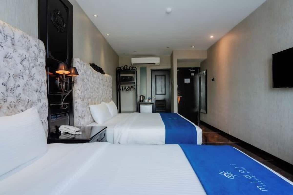 In-room safe, desk, iron/ironing board (on request), WiFi (free)