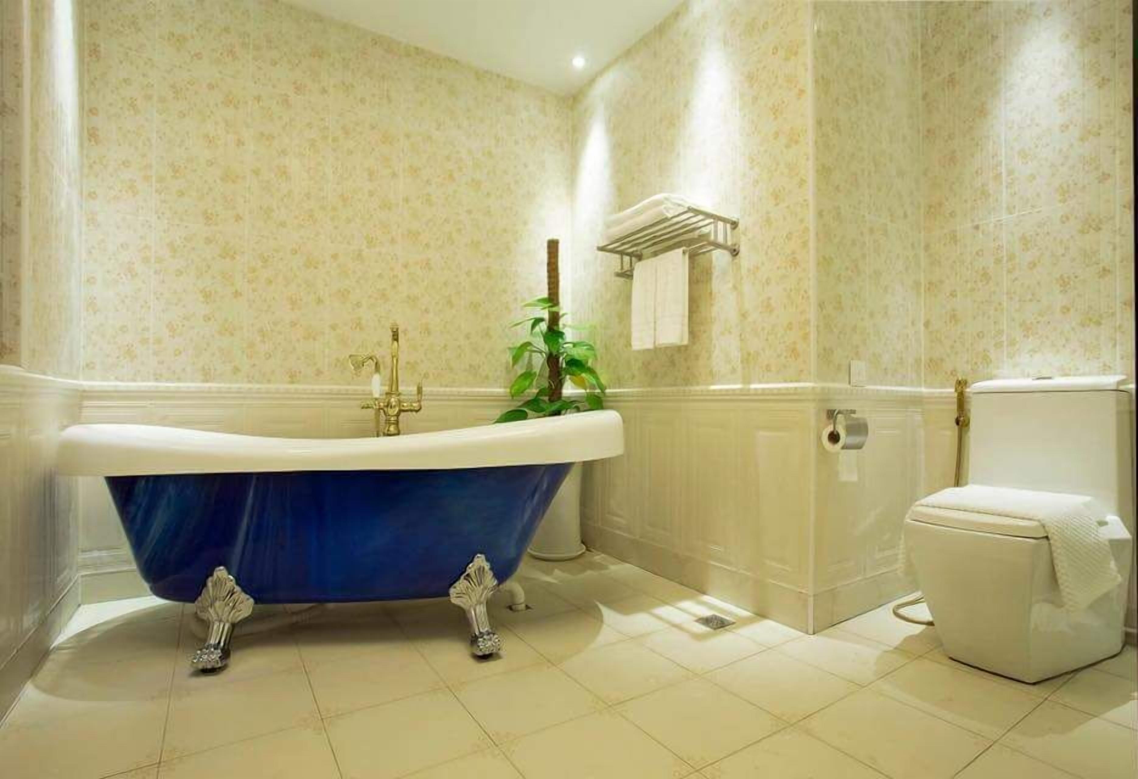 suite room | bathroom | shower, free toiletries, towels