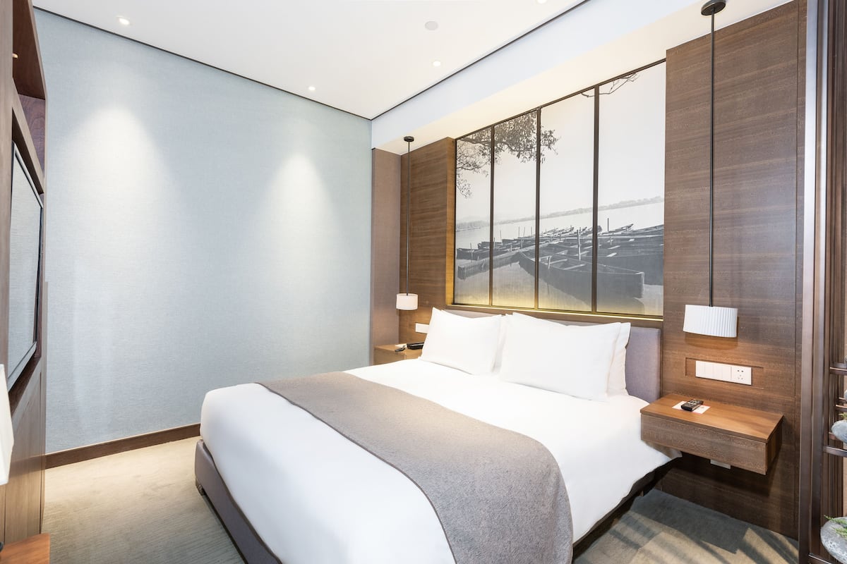 Minibar, in-room safe, desk, blackout curtains