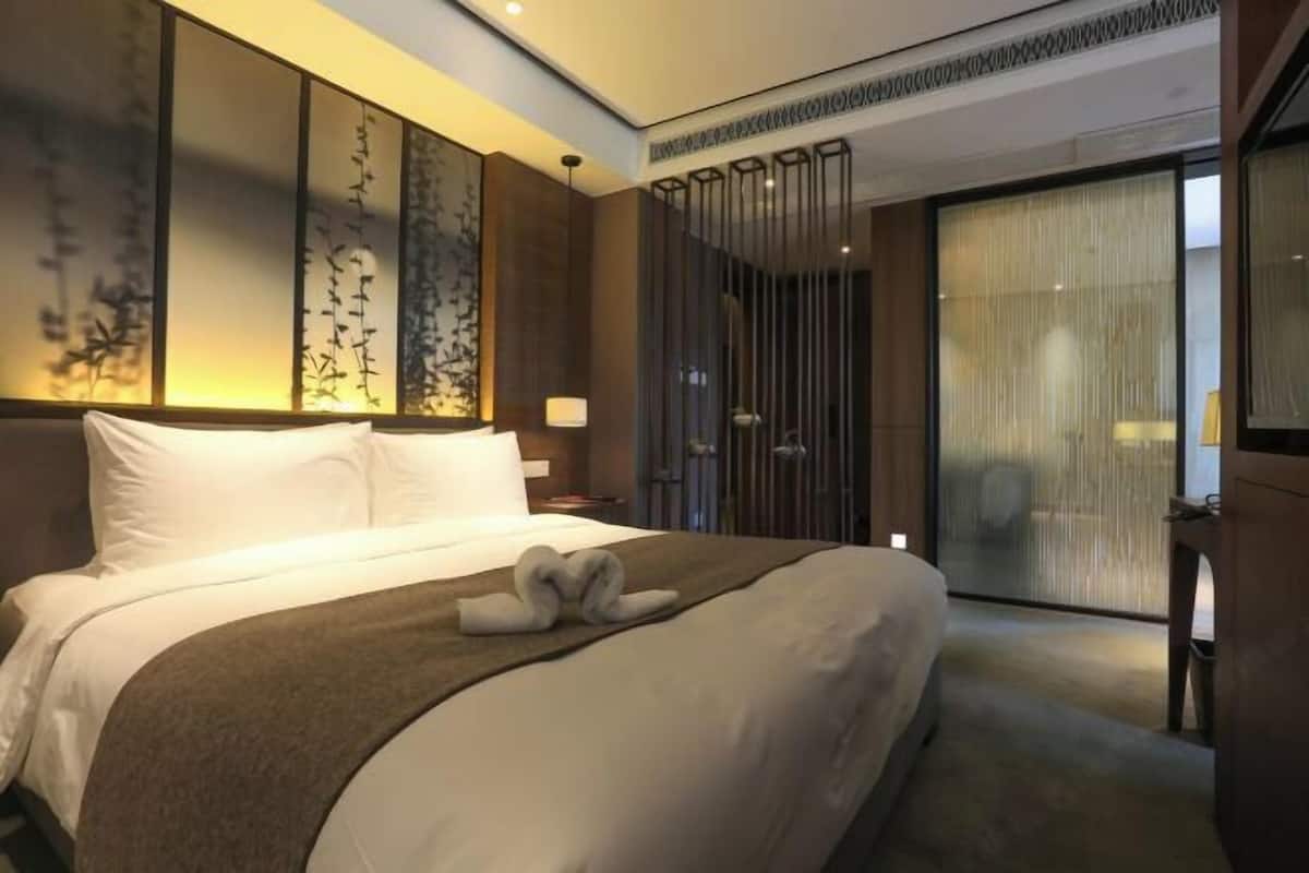 Minibar, in-room safe, desk, blackout curtains