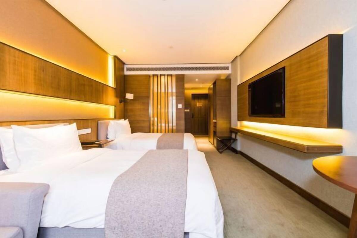 Minibar, in-room safe, desk, blackout curtains