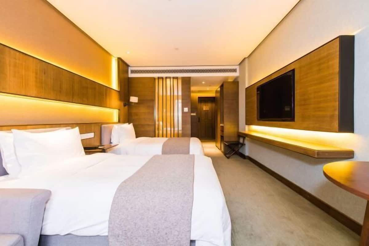 Minibar, in-room safe, desk, blackout curtains