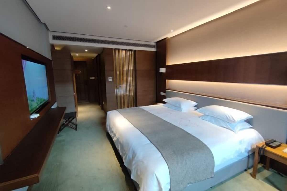 Minibar, in-room safe, desk, blackout curtains