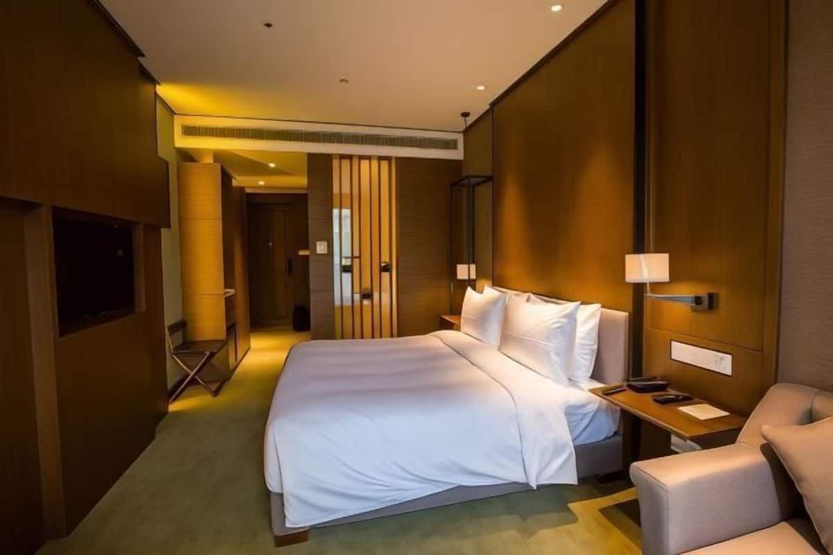 Minibar, in-room safe, desk, blackout curtains