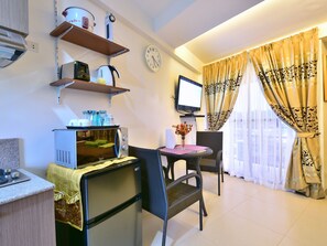 Studio | Wohnbereich | 42-Zoll-LED-Fernseher mit Digitalempfang, Fernseher