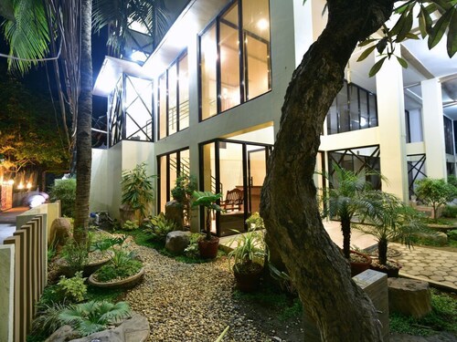 Anahaw Apartments Whitebeach