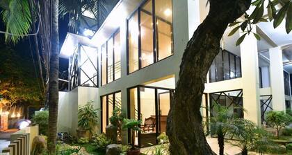 Anahaw Apartments Whitebeach