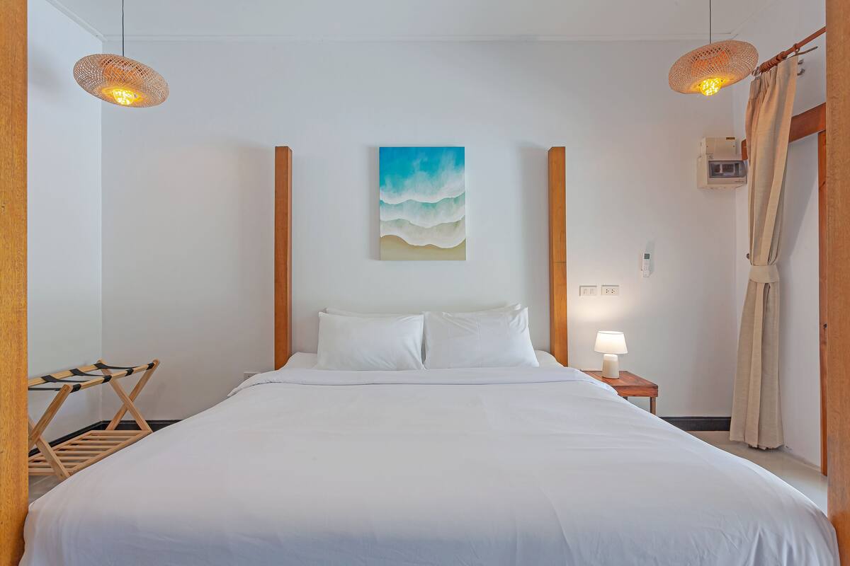 Bureau, rideaux occultants, Wi-Fi gratuit, draps fournis