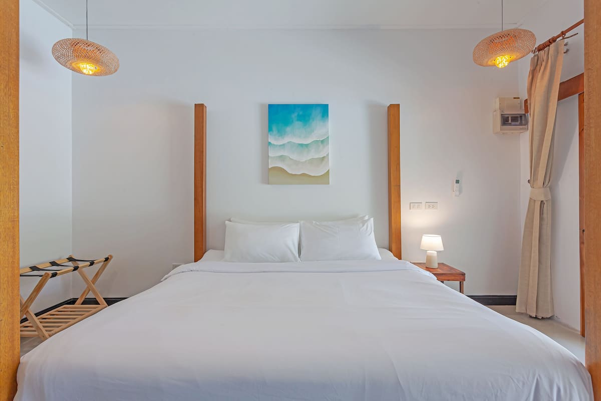 Bureau, rideaux occultants, Wi-Fi gratuit, draps fournis