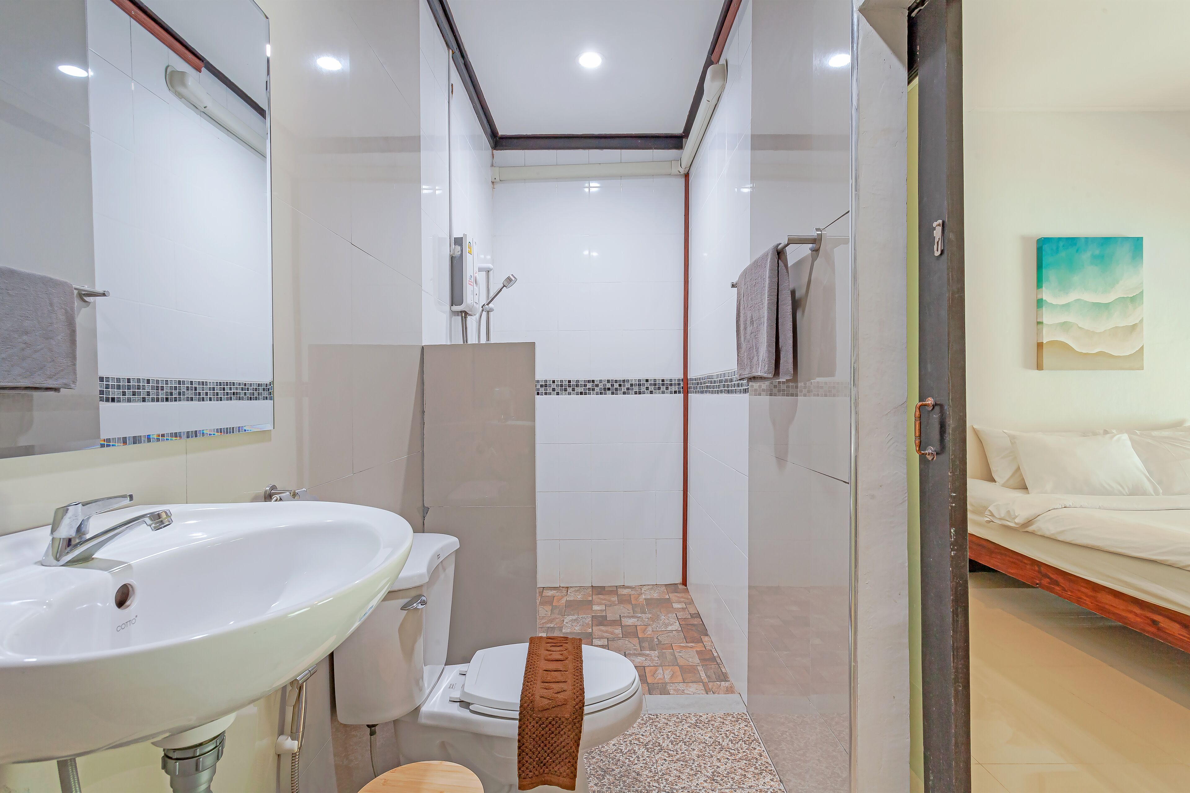 Deluxe Double Room In Front of Pool | Bathroom | Shower, free toiletries, hair dryer, towels