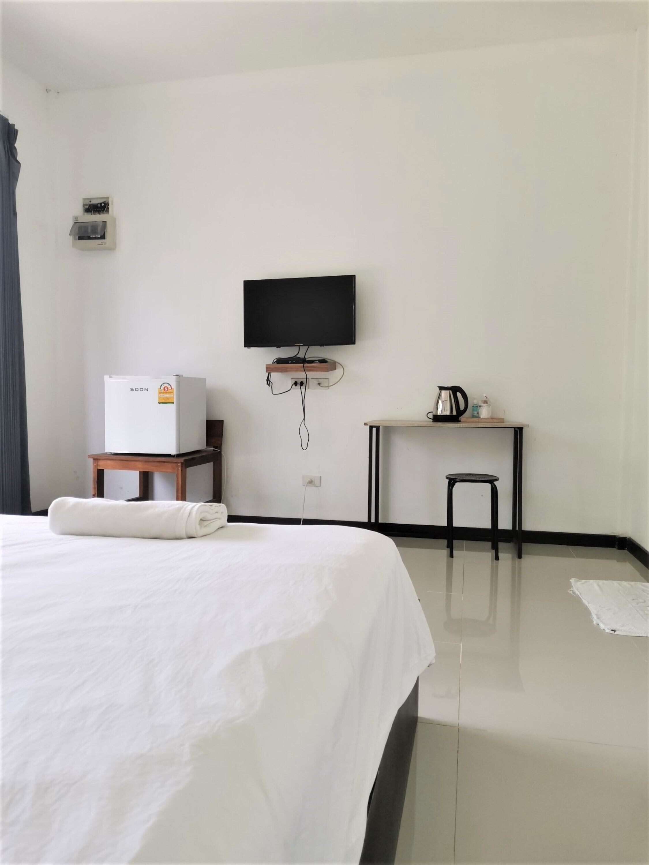 desk, blackout curtains, free wifi, bed sheets