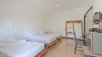 Deluxe Triple Beds Room Garden View | Desk, blackout curtains, free WiFi, bed sheets