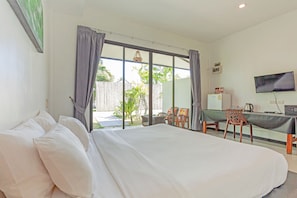 Deluxe Double Room Garden View | Bureau, rideaux d’obscurcissement, accès au Wi-Fi (inclus)