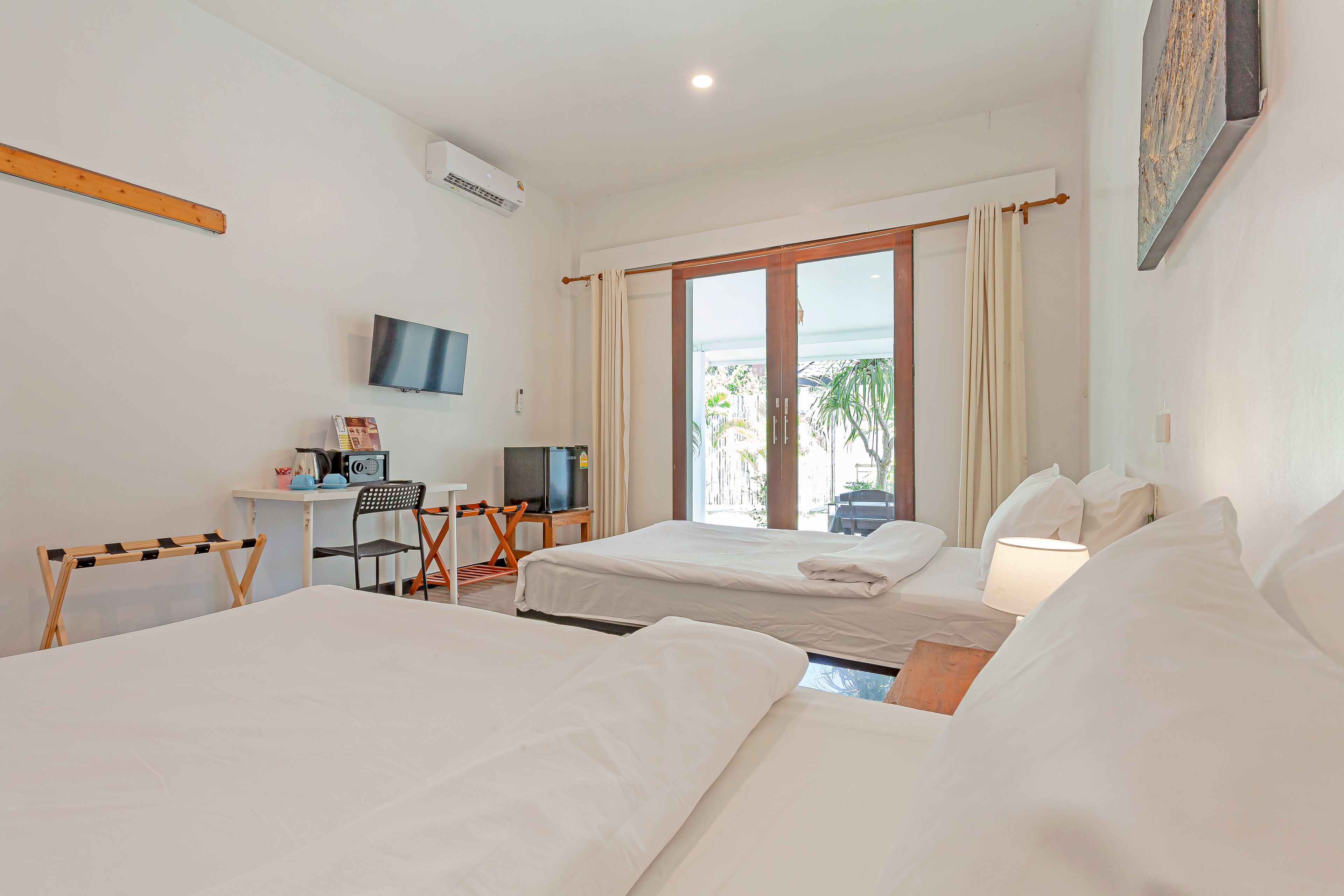 Deluxe Twin Bed Room Garden View | Desk, blackout curtains, free WiFi, bed sheets