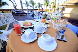 Daily full breakfast for a fee
