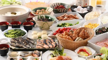 Daily buffet breakfast (JPY 2541 per person)