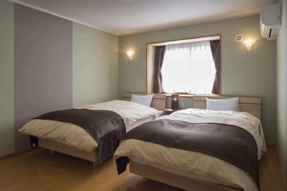 1 chambre, bureau, draps fournis